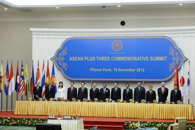 19  į  ǽ 縮  Ƽ ASEAN+3 ȸǿ ȸ ۿ ռ ̸   Ƽ+3  Կϰ ִ.