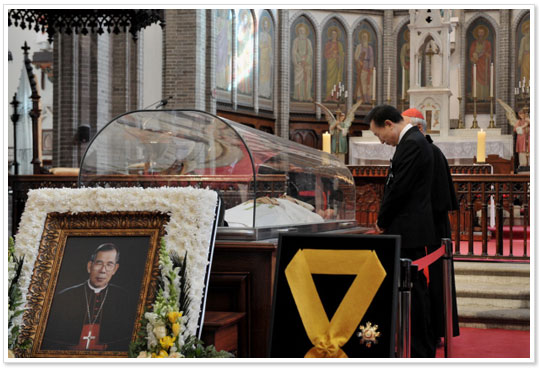 �̸��� ������� 17�� ���� ���ȯ �߱���� �ý��� ��ġ�� ���������� �湮�� ������ �ϰ� �ִ�.